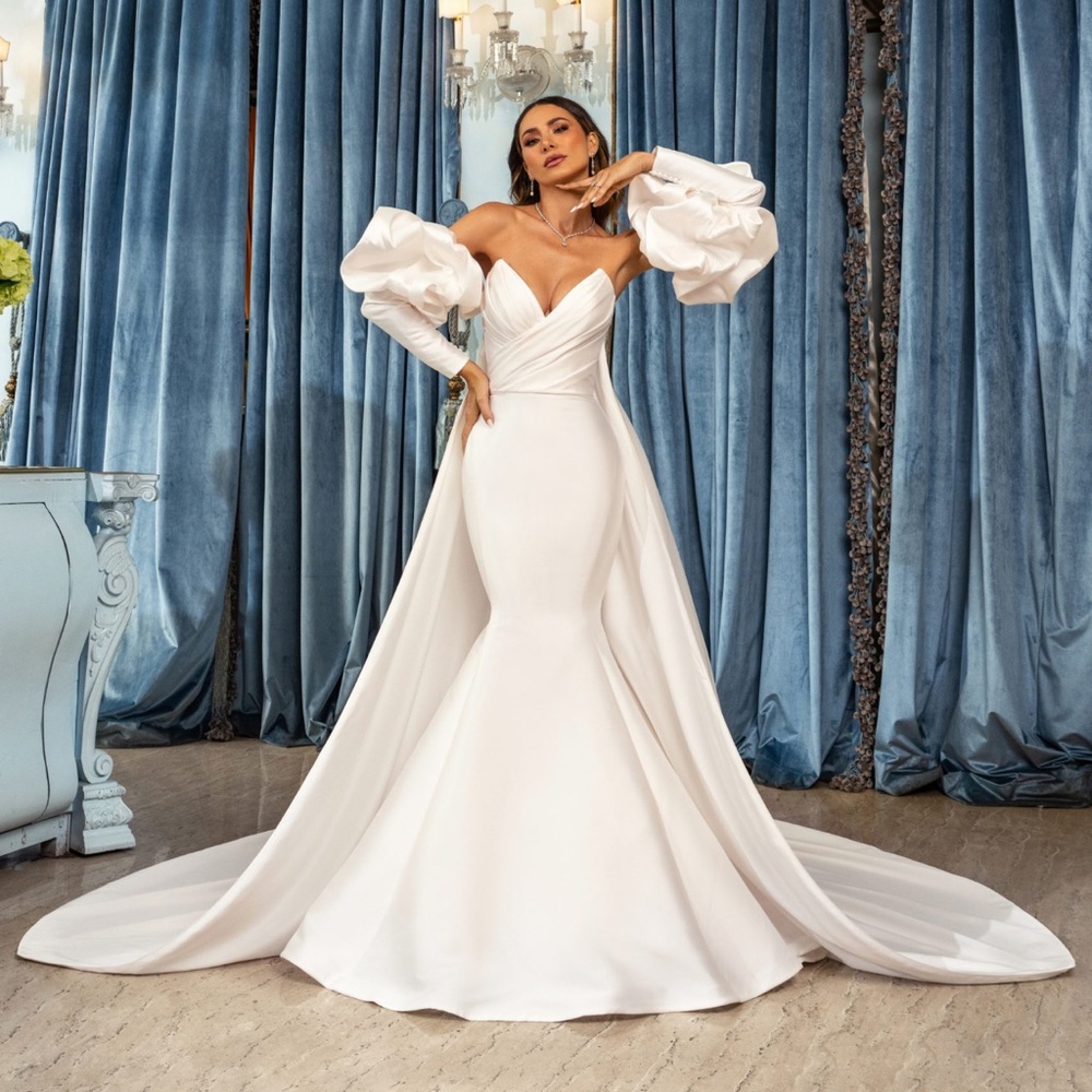 Kitty Chin Primrose couture wedding gown. Size 16,  Dress, sleeves and cape.